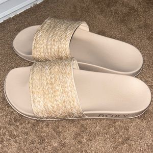 Woman’s Roxy slides size 8